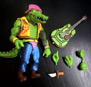 NECA TMNT Turtles in Time Leatherhead mit speziell bemalter Gitarre - Bild 1 von 3