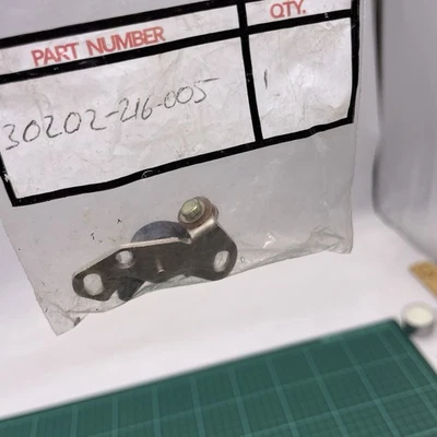 30202-216-005 Genuine Honda Ignition Points Contact Breaker CB CA SL CL NOS - Image 1 of 4