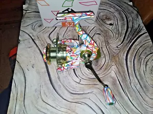 S2 3000M Spinning Reel 13+1 Bearings 5.2:1 Ratio Aluminum Skirted Spool GRAFFITI - Picture 1 of 7