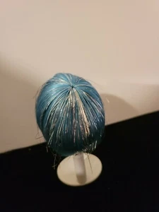 Peluca Muñeca Monique talla 5/6 Nueva en Paquete ~ BOBBIE ~ AZUL MARINO CON LÁMINA PLATEADA ~ ¡GUAU! - Imagen 1 de 2