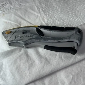 Cuchillo exprimidor de carga automática Alltrade - Usado P32 - Imagen 1 de 12