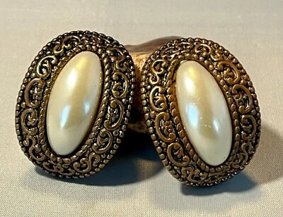 Vintage Chunky 90s Faux Pearl Copper Tone Earrings Shell Shape Preppy Western - Image 1 of 4