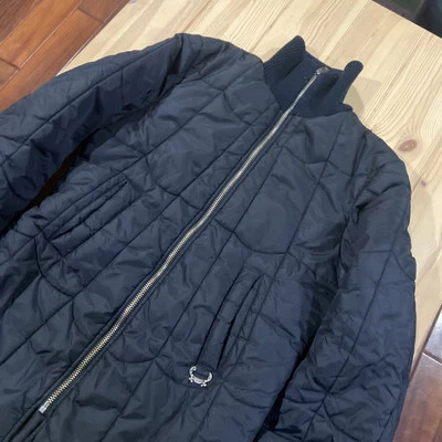 Chaqueta acolchada con cuello Diesel para mujer talla pequeña negra Foto 1 de 4