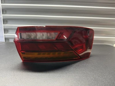 Luz trasera exterior del lado del pasajero VOLKSWAGEN JETTA GLI 2019 OEM Foto 1 de 2