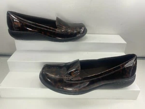 Clarks Women's Shiny Tortoise Shell Print Patent Slip Ons 6 M (15260 26104709)! - Picture 1 of 5