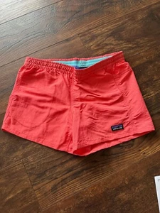 NEW Patagonia Netplus Girls Baggies Shorts Coral SZ XLarge - Picture 1 of 2