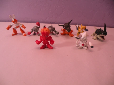 1999 Bandai Digimon Mini Figure Vintage Lot of 8 monocromon Cutman Meramon +++ A Cover