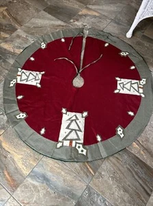 Santa's Best Felt / Cloth Tree Skirt 48" - Christmas trees Burgundy - Picture 1 of 7