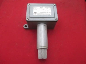 UE United Electric Controls J6 610 Pressure Switch - Picture 1 of 3