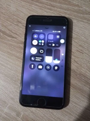 iPhone SE 2022 - Photo 1/3