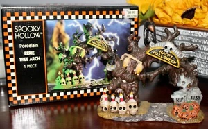 Spoky Hollow Halloween Village Inquietante Tree Arch 1999 con Scatola Vintage - Foto 1 di 6