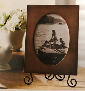 BHG-5x7 Woodgrain Frame With Metal Scroll Easel - Picture 1 of 4