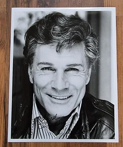 Original Autogramm (hand-signed) von ☆George Maharis☆ (Exodus) - Bild 1 von 3