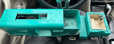 Camión Structo azul de acero prensado de colección con remolque para animales. Foto 1 de 4