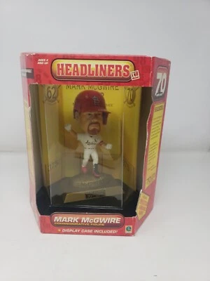 Mark McGwire 70 Home Runs Headliners XL Commemorative Action Figure - Image 1 of 4