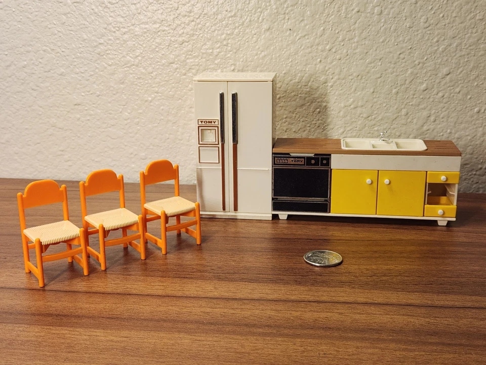 Vintage TOMY Dollhouse Kitchen Lot – Sink Oven Unit, Refrigerator, 3 Chairs –... - Image 1 of 4