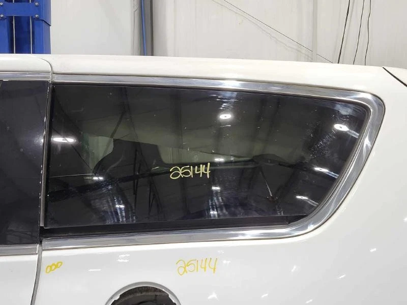 17-24 Chrysler Pacifica Quarter Glass Window Left Driver Side OEM 68332883AA - Image 1 of 1