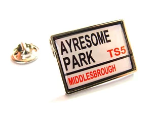 OLD BORO MIDDLESBROUGH STADIUM ROAD STREET SIGN LAPEL PIN BADGE GIFT - Picture 1 of 1