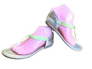 Seychelles Gold Leather Sandals Size 7 Chartreuse Green Flat Zip Back T Strap - Picture 1 of 15
