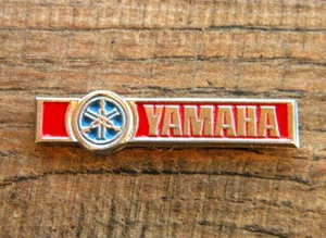 YAMAHA VEST PIN LAPEL HAT BADGE ~1-3/4" x 3/8" MOTORCYCLES R6 TTR SCR R1 YZF FJR - Imagen 1 de 1