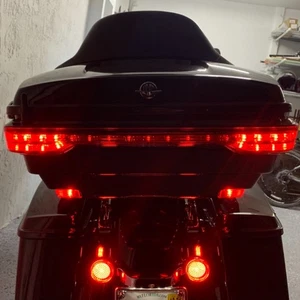 Kit de luces LED de freno/giro/lámpara trasera aptas para maletero Harley King Pack 14-25 - Imagen 1 de 14