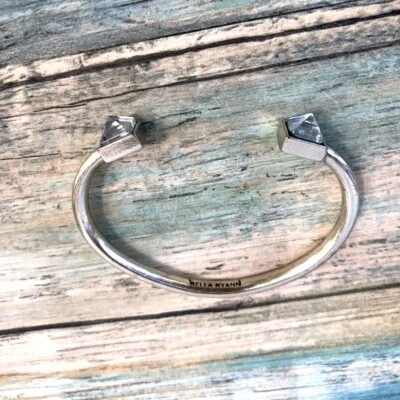 Pulsera abierta tono plata BellaRyann Foto 1 de 4