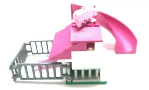 Fattoria per l'alimentazione dei maiali con 2 maiali uno scivolo e 1 fattoria dei coniglietti MOC* realizzata con mattoncini Lego® - Foto 1 di 10
