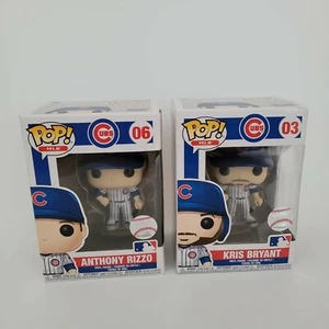 Funko Pop! MLB Anthony Rizzo 06 & Kris Bryan 03 Chicago Cubs #06 con protezione - Foto 1 di 7