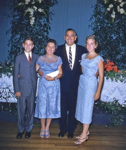 Vintage Stereo Realist Photo 3D Slide BAR MITZVAH Family Pose - Bild 1 von 2