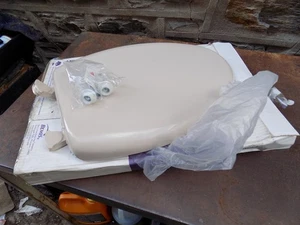 Asiento de inodoro delantero cerrado alargado Bemis 1200SLOWT 068 lento Sta-Tite beige cervatillo - Imagen 1 de 4