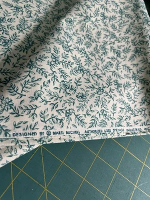 Tecido Calico Floral Creme Verde Antigo Molas Marti Mitchell 1 Y F64 - Imagem 1 de 2