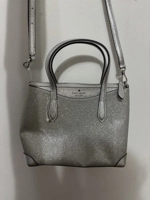 Сумка Kate Spade новая с ценниками мерцающая лунная легкая кожаная серебристая блестящая сумочка - Изображение 1 из 4
