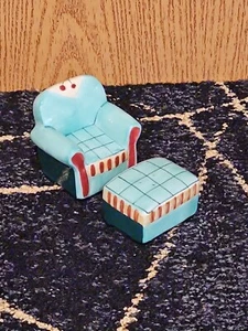 1995 Vandor Pro man Designs Recliner And Ottoman Salt And Pepper Shaker - Picture 1 of 8