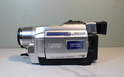 JVC Digital Video Camera Mini DV GR-DVL315U Night Alive - Image 1 of 4