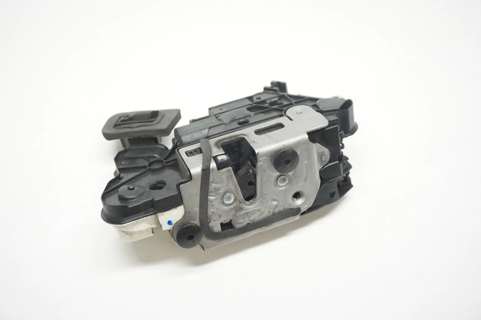 2018 2019 Volkswagen Passat Golf Beetle - DOOR LOCK ACTUATOR - Left Front - Image 1 of 2