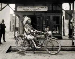 American Indian on an Indian Motorcycle Made in America - Imagen 1 de 2