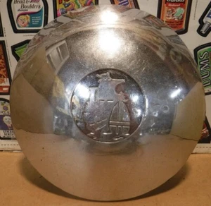 Vintage Dog Dish Hubcap Wheel Cover Wall Hanger Man Cave - Picture 1 of 9