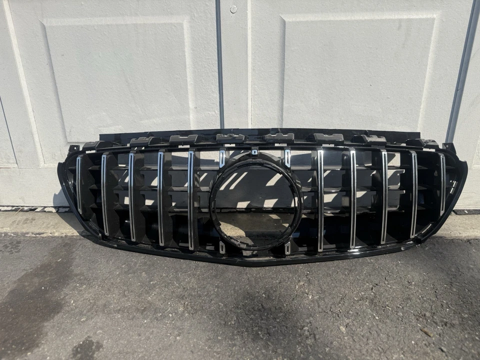 Mercedes-Benz AMG Panamericana Front Grille W213 E63 E63S 2016–2020 Gloss Black - Image 1 of 3