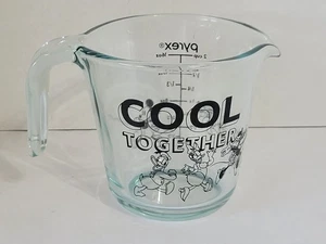 Pyrex Mickey Mouse & Friends 2-Cup Glass Measuring Cup "Cool Together" - Picture 1 of 7