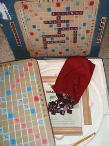 VINTAGE 1977 SCRABBLE DELUXE EDITION CRUCIVERBA GIOCO GIRADISCHI SELCHOW &CHTER - Foto 1 di 5