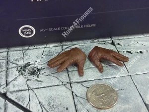 Hot Toys MMS240 Captain America Golden Age 1/6 Action Figure's 2 open hands only - Picture 1 of 3