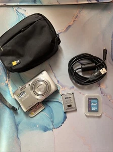 Nikon COOLPIX S4000 12MP Digital Camera Silver w Case Charging Cable & Battery - Picture 1 of 9