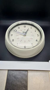 Vintage Retro 50s Style American Diner Clock Beige Metal Near Mint Condition. - Picture 1 of 3