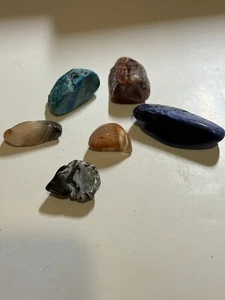 SEIS PEQUEÑAS GEODAS DE CRISTAL DE COLORES - Imagen 1 de 7