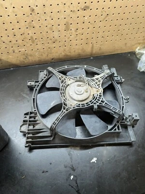 Conjunto de ventilador de radiador del lado del conductor 2001 Subaru Legacy Outback #2742 Foto 1 de 4