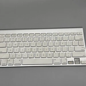 Apple Wireless Bluetooth Keyboard A1314 - Tested - MISSING BUTTON - AS IS - Picture 1 of 6