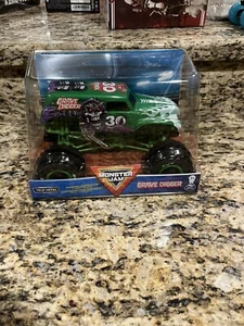 Green Spin Master Monster Jam Grave Digger 30th Anniversary 1:24 Truck New - Picture 1 of 3