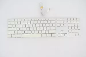 Apple A1243 White USB Wired Keyboard - Picture 1 of 5