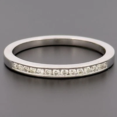 Anillo de oro blanco de 18 quilates con diamantes de eternidad de 2,5 mm talla N con sello Foto 1 de 4