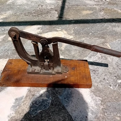 ANCIENNE 1947 MACHINE À GREFFER LA VIGNE EN FONTE SYSTEME VIEUX BREVETÉ SGDG TBE - Photo 1/4